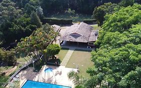 Casa Guacuri - Casa de temporada e eventos - apartamentos com suítes - Piscinas e Amplo Estacionamento